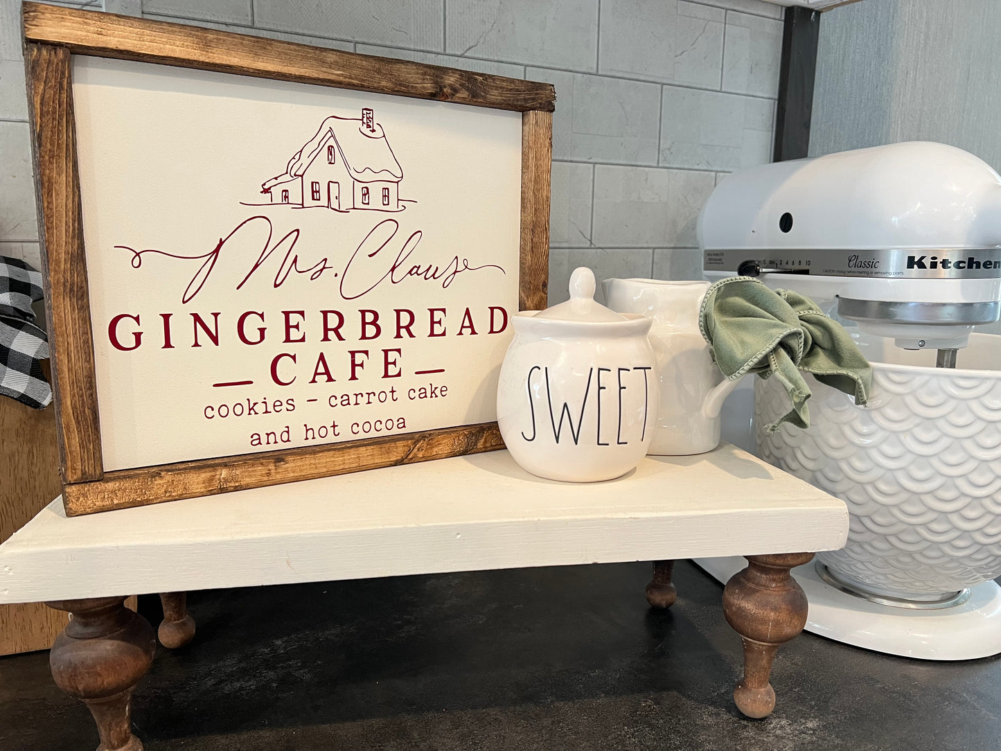 Mrs. Clause gingerbread - Christmas signs